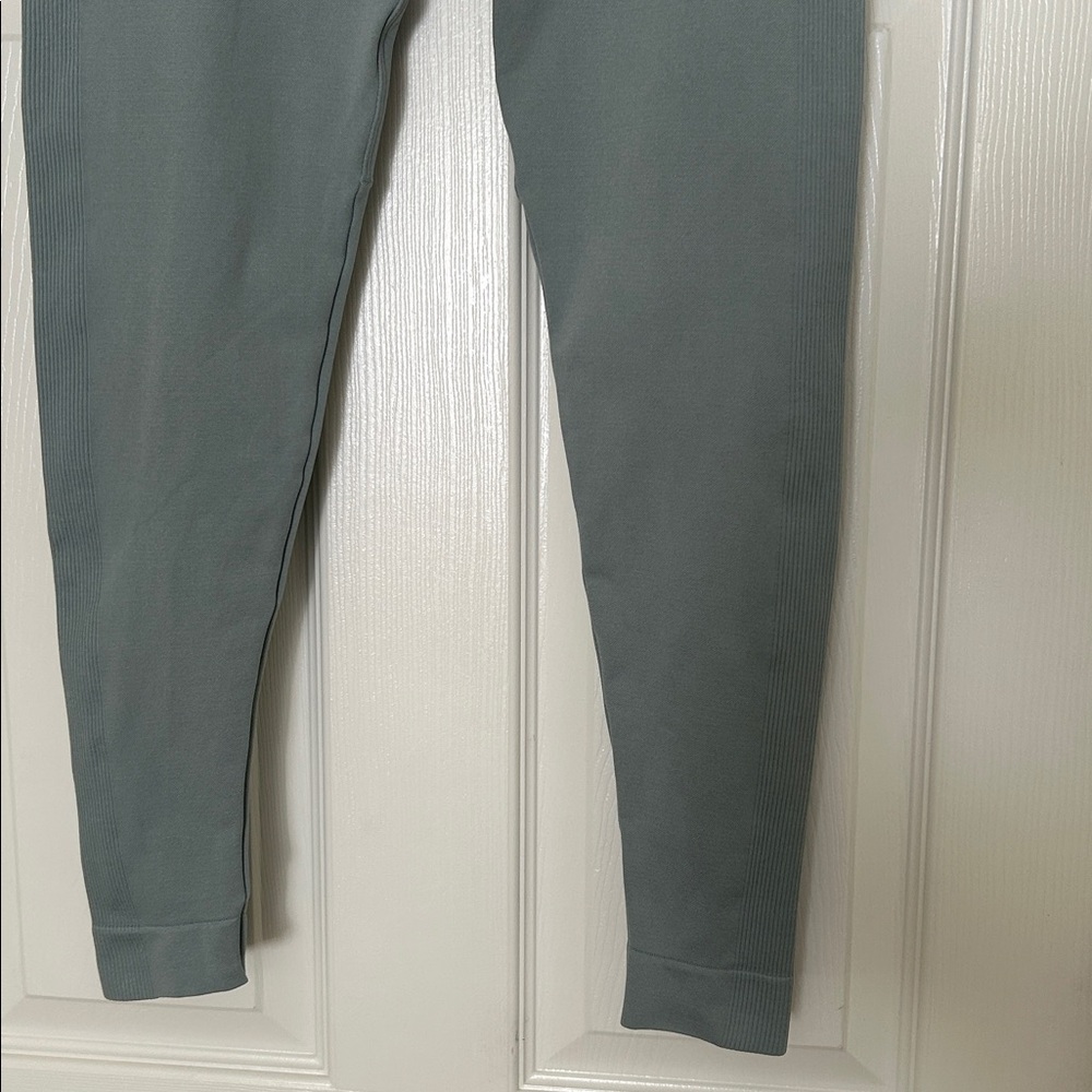 Set Active Ribbed Set in Grey/Blue - Picture 9 of 13
